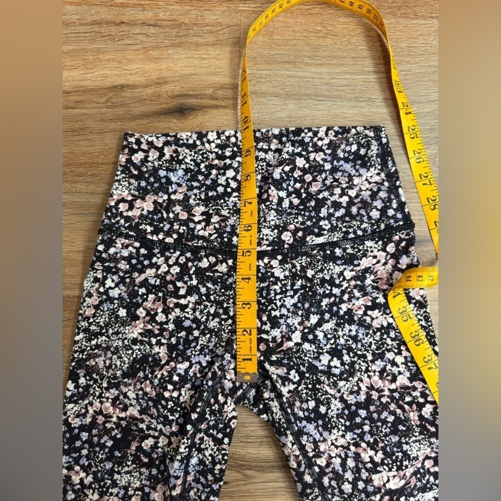 Lululemon Crop 23" Size 4 Venture Floral Leggings - Picture 8 of 8